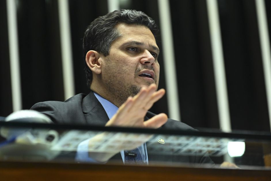 Alcolumbre marca sessão do Congresso em junho com leitura de pedido de CPMI | CNN Brasil