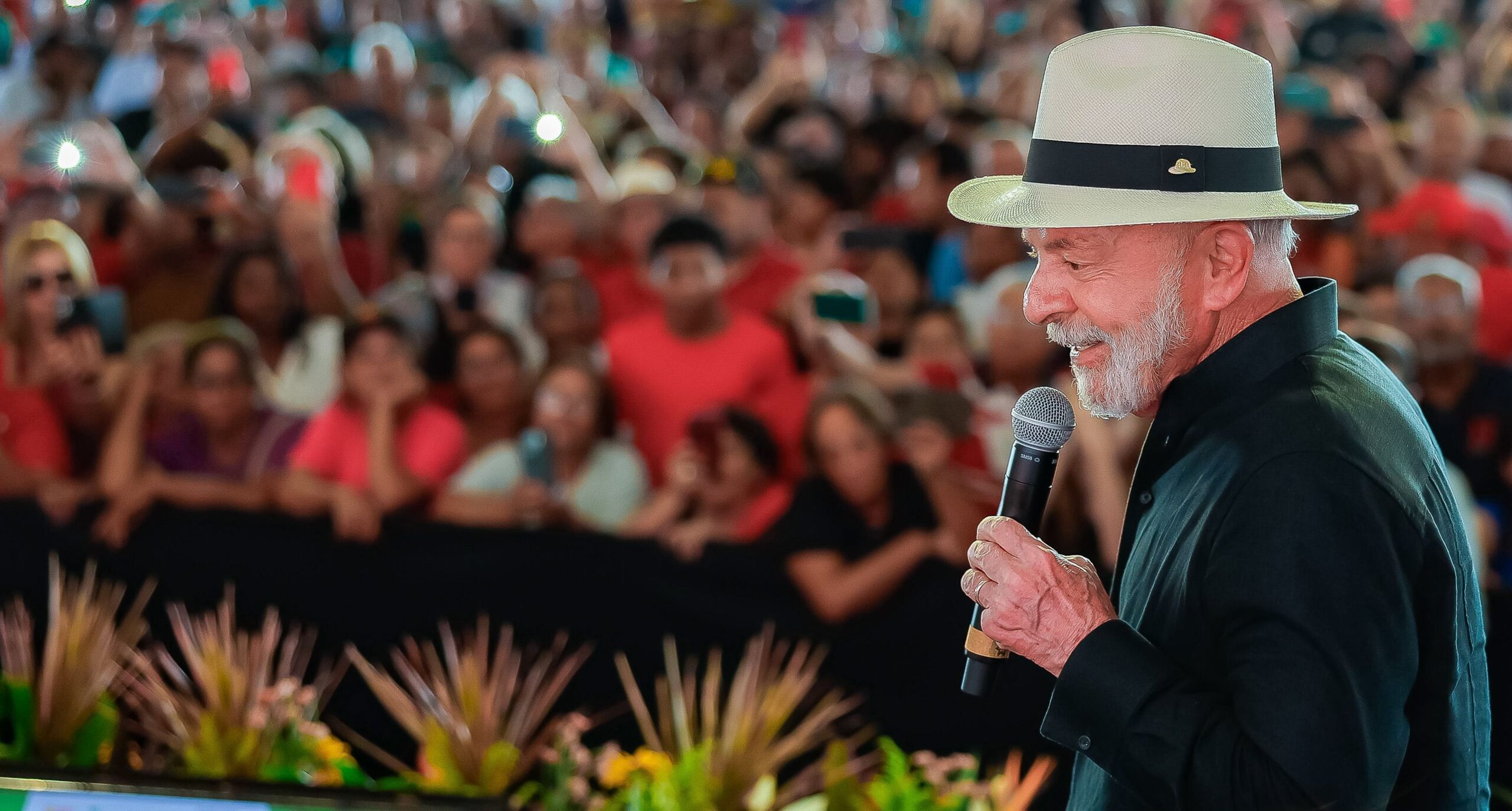 Lula se diz vítima de “canalhice” e promete viagens para “fazer política”