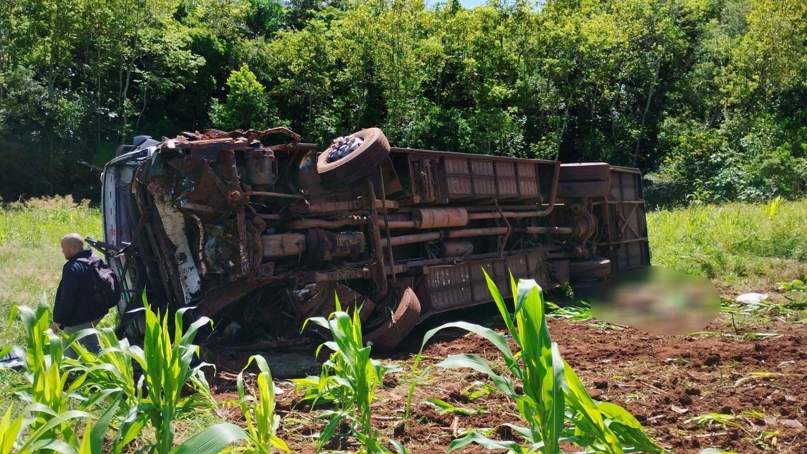 Polícia indicia três pessoas por acidente com ônibus de universidade no RS | CNN Brasil
