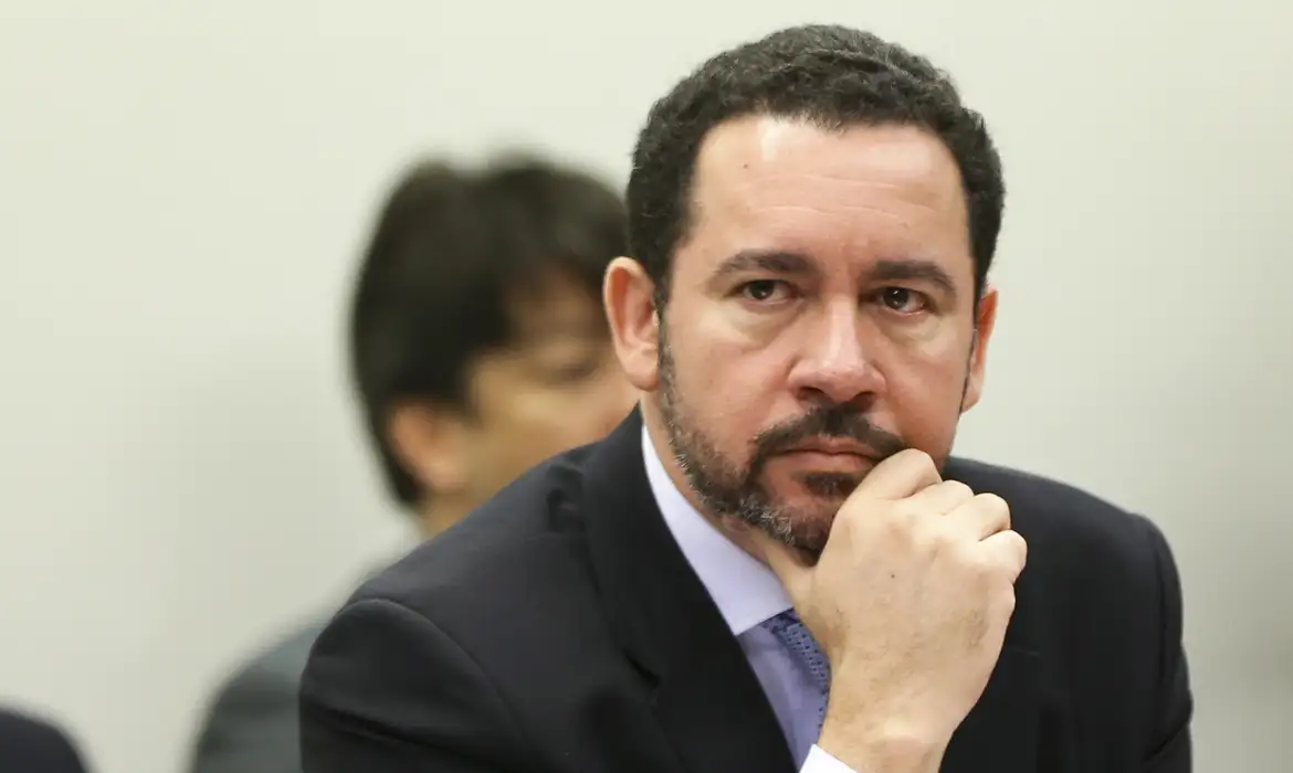 Presidente da CNSeg chama IOF na previdência de "absurdo" e crê em reversão | CNN Brasil