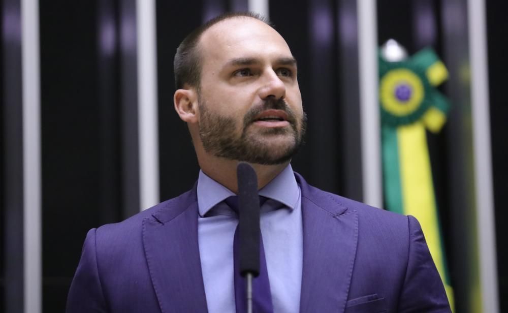 “Se for uma missão dada pelo meu pai, vou cumprir”, diz Eduardo sobre 2026 | CNN Brasil