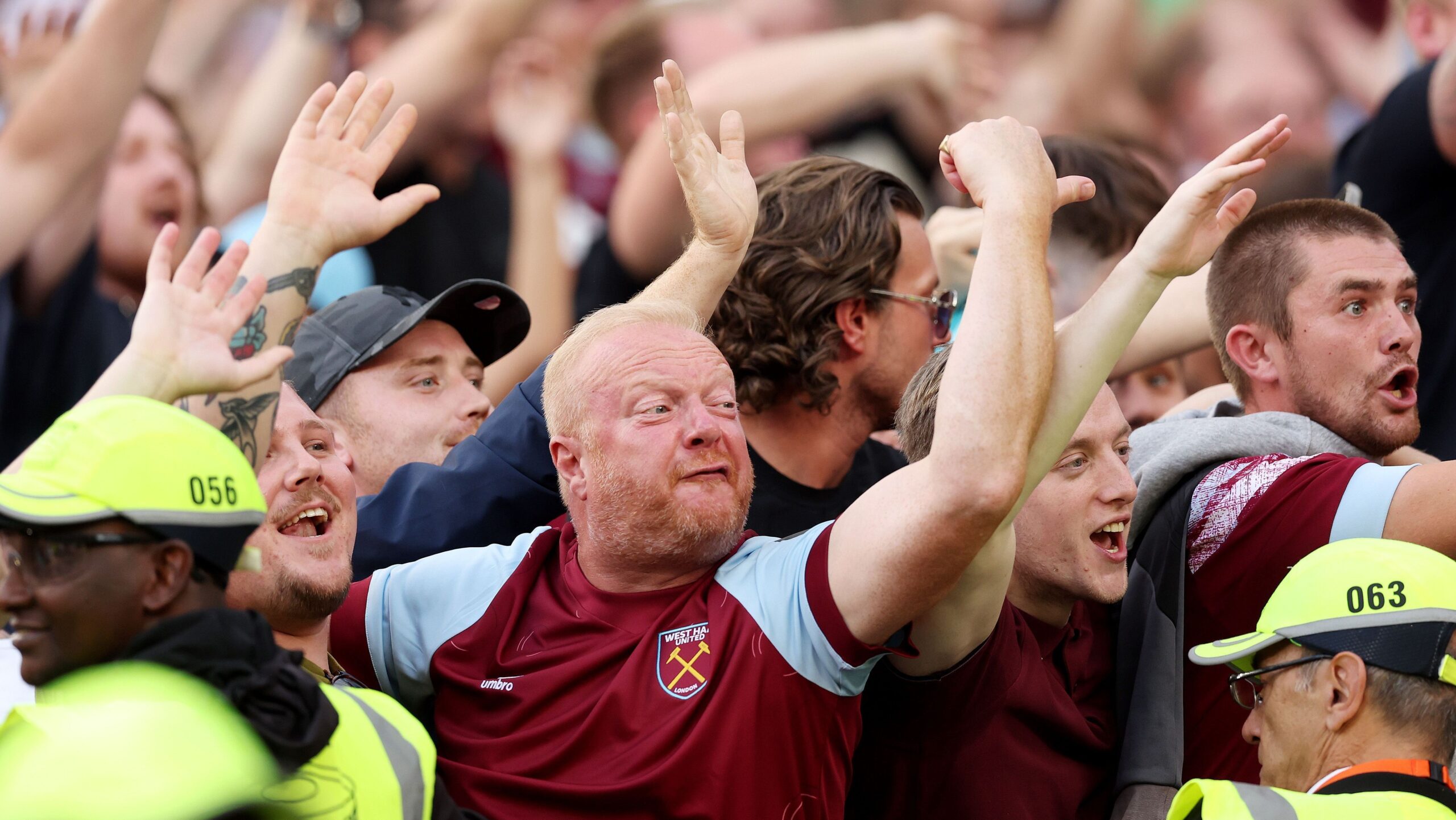 West Ham é multado por cânticos homofóbicos em jogo contra o Chelsea | CNN Brasil