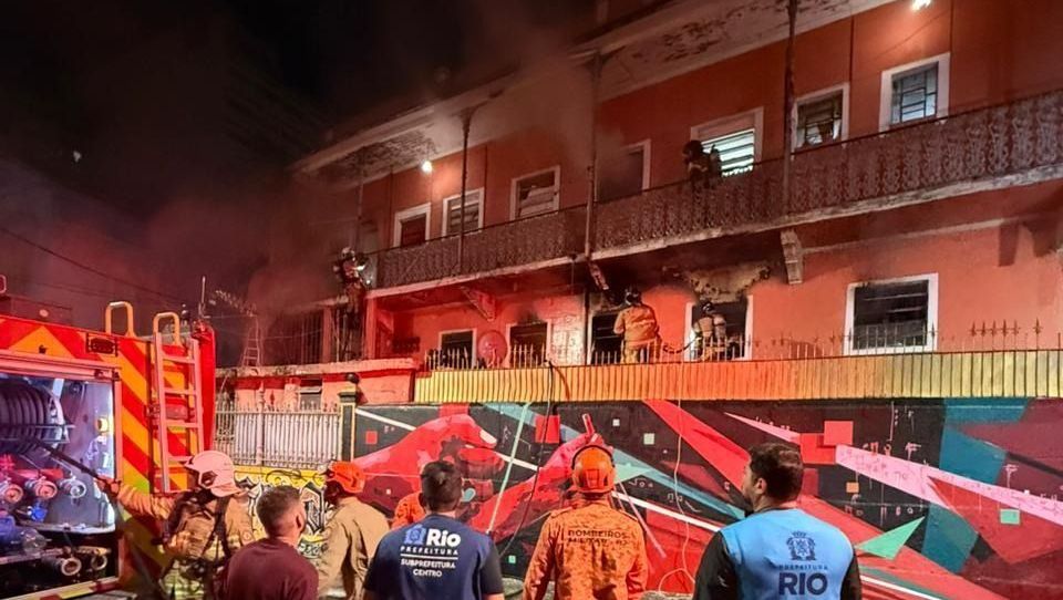 Incêndio em casarão na Lapa deixa 2 mortos e 5 feridos no Rio | CNN Brasil