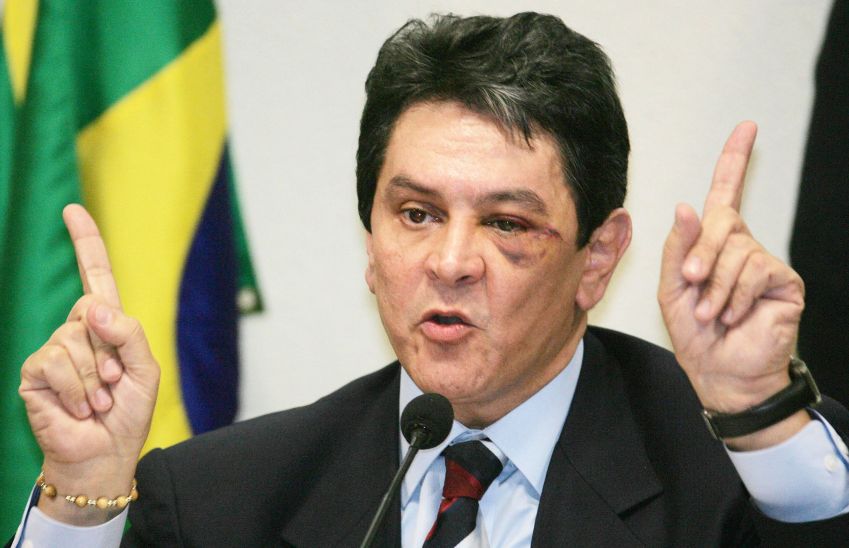 O deputado Roberto Jefferson depõe na comissão Mista Parlamentar de Inquérito que investiga as denuncias sobre um suposto esquema de mensalão • 30/06/2005 - :DIDA SAMPAIO/ESTADÃO CONTEÚDO