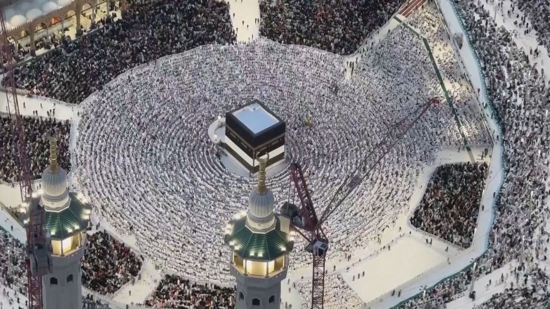 O que é o Hajj e como ele foi impactado pelas mudanças climáticas? | CNN Brasil