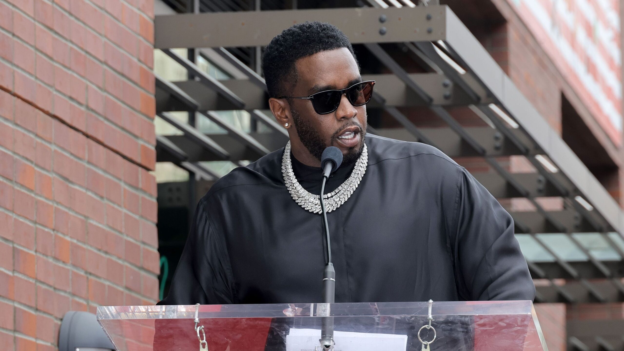 De calmantes a ecstasy: julgamento de Diddy revela cultura das drogas | CNN Brasil