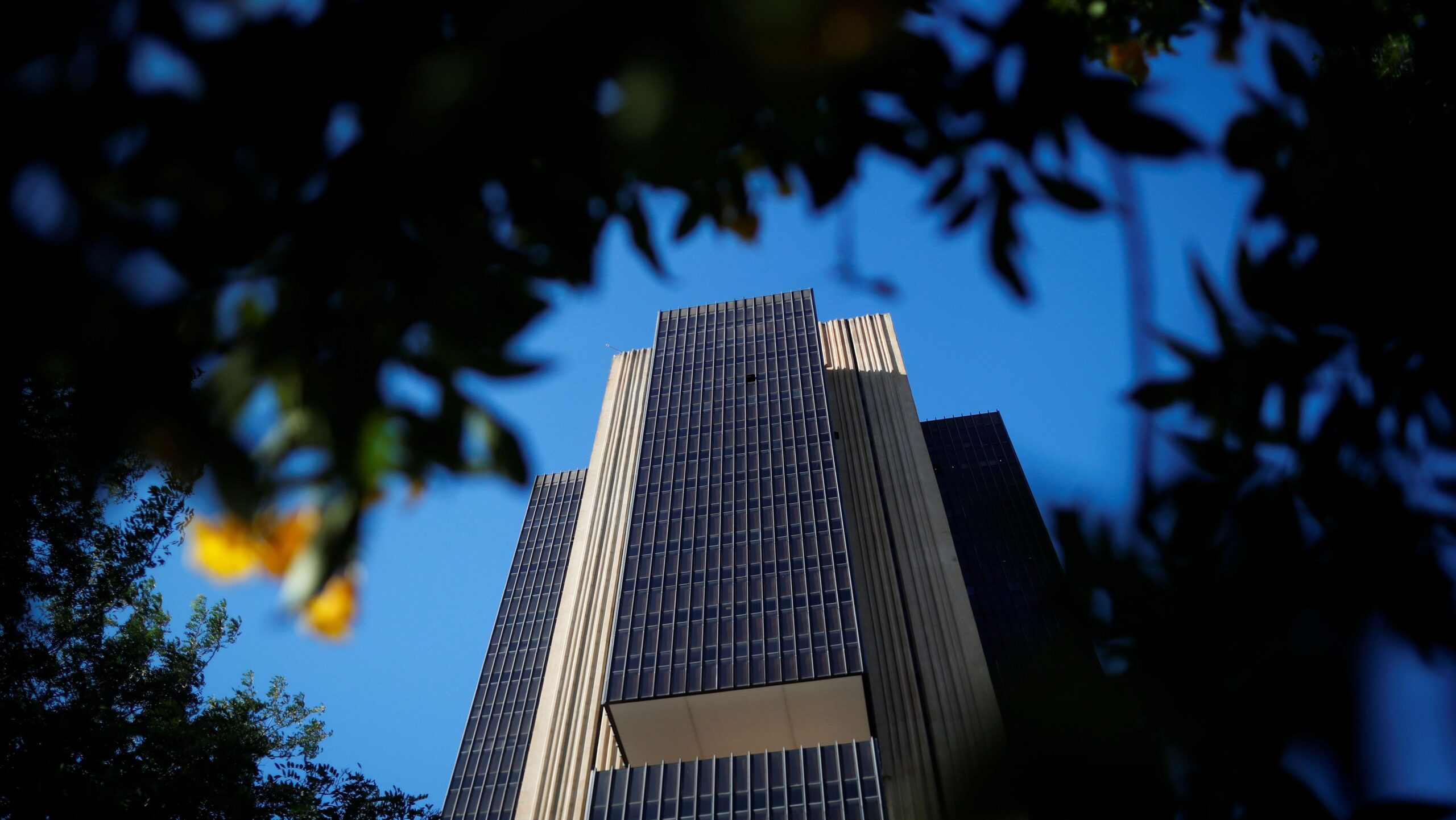 Setor público tem superávit de R$ 14,1 bilhões em abril, diz BC | CNN Brasil