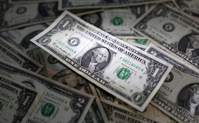 Dólar sobe 0,78% em maio, a R$ 5,72; Ibovespa sobe 1,45% no mês | CNN Brasil