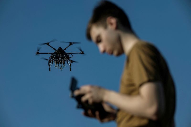 Reino Unido promete entregar 100 mil drones à Ucrânia até abril de 2026 | CNN Brasil